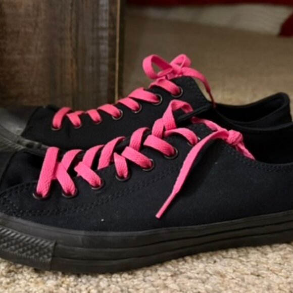 Black Converse Chuck Taylor Shoes - Picture 4 of 6